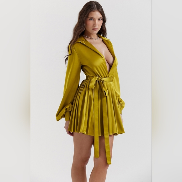 15. NWT HOUSE OF CB ALLEGRA CHARTREUSE PLEATED SHIRT DRESS - Picture 9 of 14